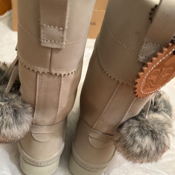 NWT Manitobah Waterproof Pacific Tall Boot - Picture 3 of 6